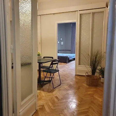 Beautifully Design Near Corvin Plaza *